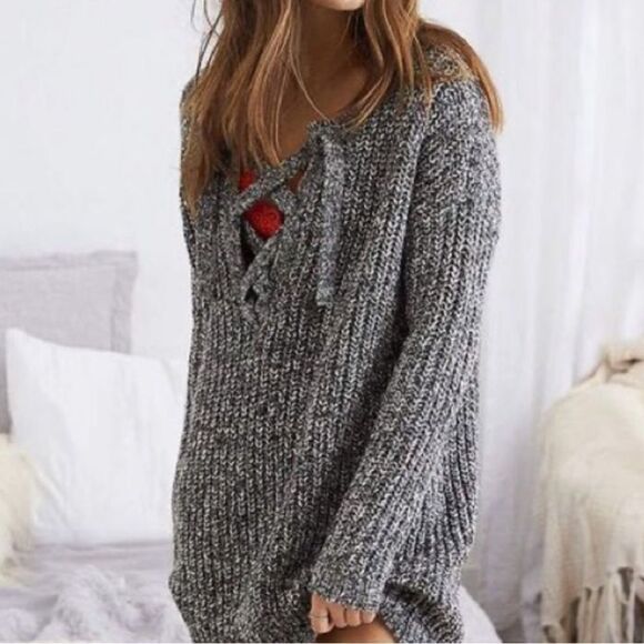 ✨ AERIE OVERSIZED LACE-UP SWEATER✨ - Picture 1 of 5